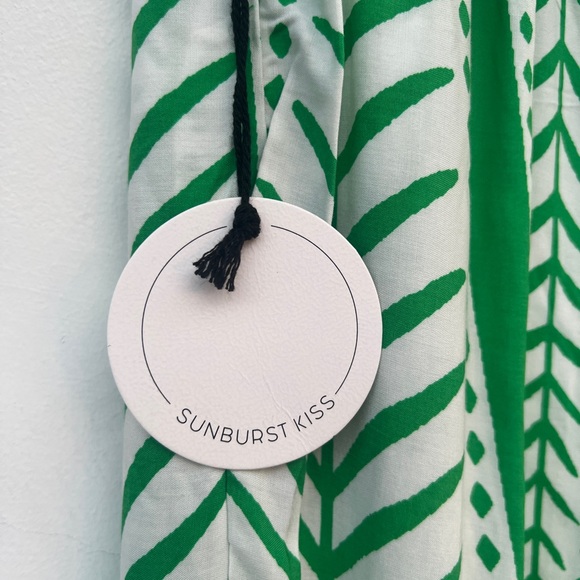 NWT Sunlight Kiss Beautiful Monstera Leaf, Pineapple & Hummingbird Palazzo Pants - Picture 7 of 10